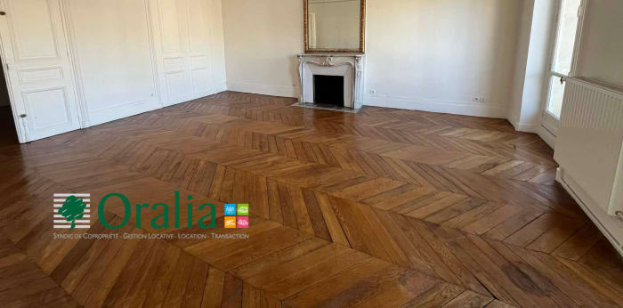 Image 1 sur 19 - Appartement  ·  Location · Paris (75010) · 5 pièces · 141m²