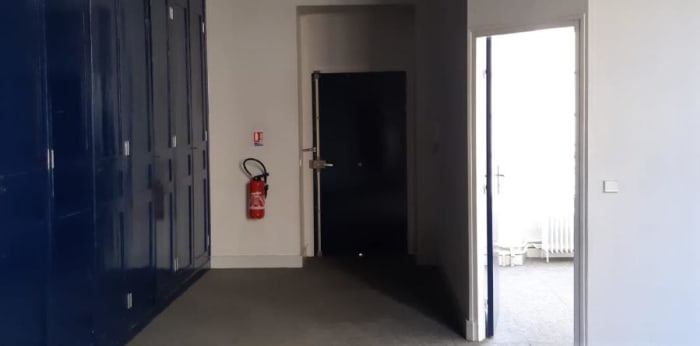 Image 10 sur 19 - Local commercial  ·  Location · Paris (75006)