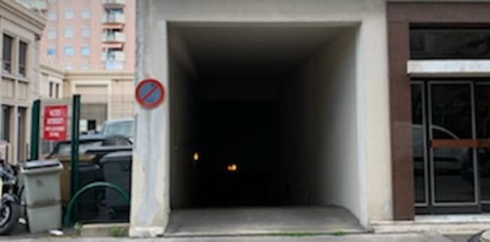 Image 2 sur 3 - Parking  ·  Location · Villeurbanne (69100) · 11m²