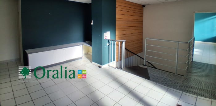 Image 3 sur 24 - Local commercial  ·  Location · Villefranche Sur Saone (69400) · 204m²