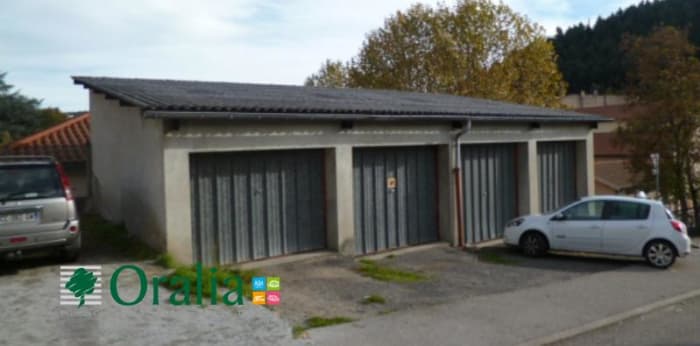 Image 1 sur 2 - Parking  ·  Location · Tarare (69170)