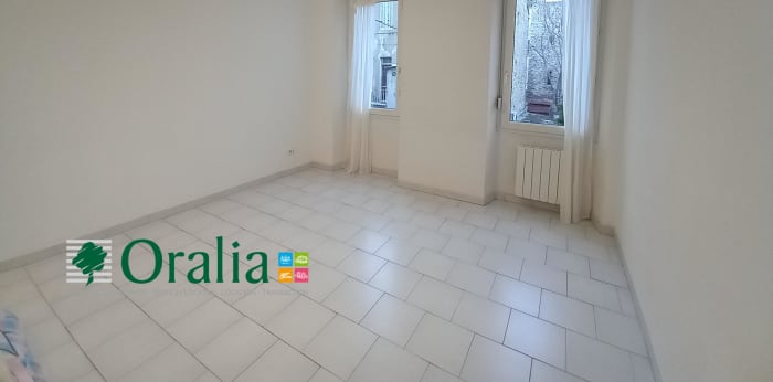 Image 2 sur 8 - Appartement  ·  Location · Marseille (13008) · 2 pièces · 35m²
