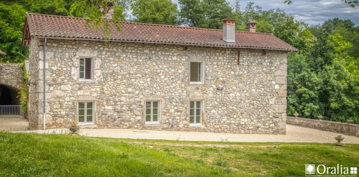 Image 1 sur 20 - Maison  ·  Location · St Vincent De Mercuze (38660) · 4 pièces · 131m²