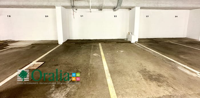 Image 1 sur 5 - Parking  ·  Location · Bordeaux (33000)