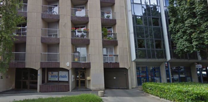 Image 1 sur 5 - Parking  ·  Location · Dijon (21000)