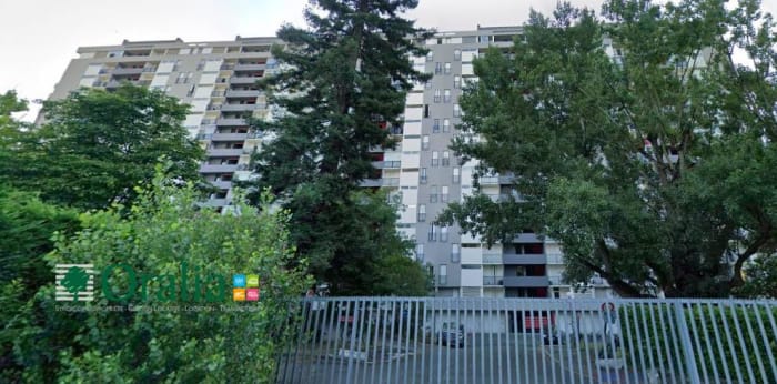 Image 1 sur 3 - Parking  ·  Location · Talence (33400)