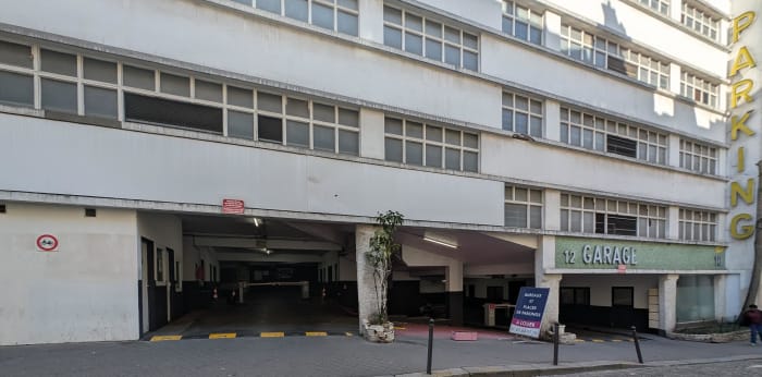 Image 4 sur 4 - Parking  ·  Location · Paris (75009)