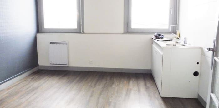 Image 1 sur 12 - Local commercial  ·  Location · Caluire (69300)