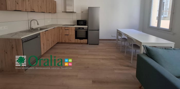 Image 7 sur 14 - Appartement  ·  Location · Marseille (13006) · 3 pièces · 56m²
