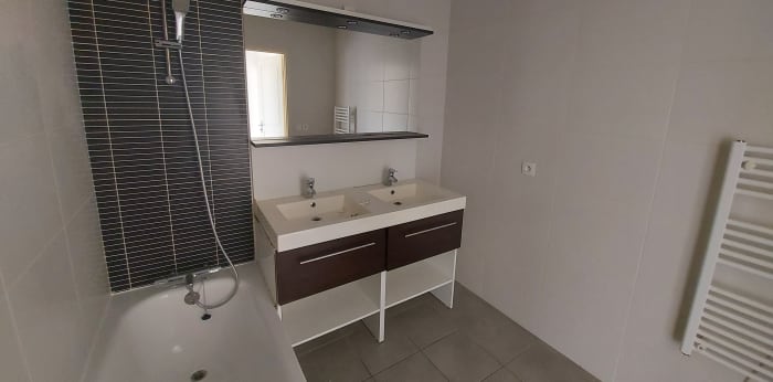 Image 8 sur 10 - Appartement  ·  Location · Bordeaux (33300) · 3 pièces · 78m²