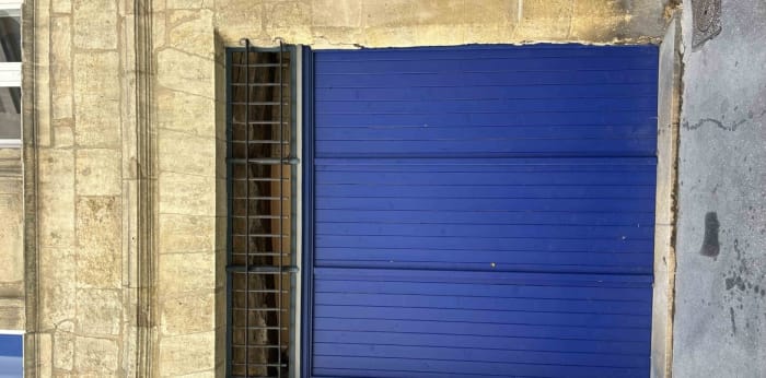 Image 1 sur 3 - Parking/box  ·  Location · Bordeaux (33000) · 10m²