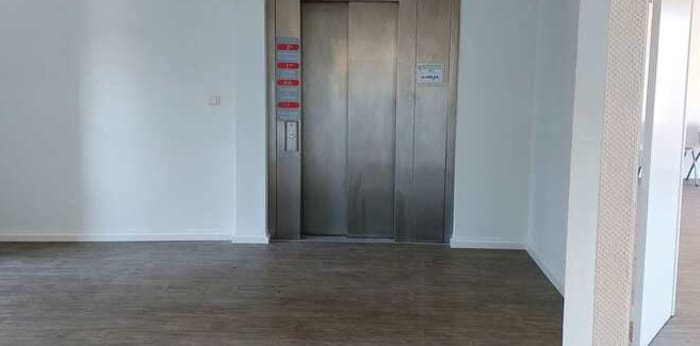 Image 4 sur 5 - Local  ·  Location · Lens (62300) · 138m²