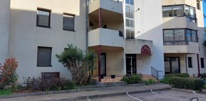 Image 1 sur 5 - Parking/box  ·  Location · Ales (30100)