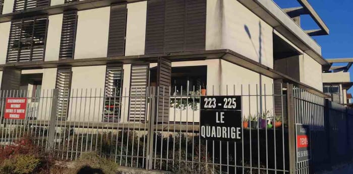 Image 1 sur 2 - Parking/box  ·  Location · Bordeaux (33200) · 1m²