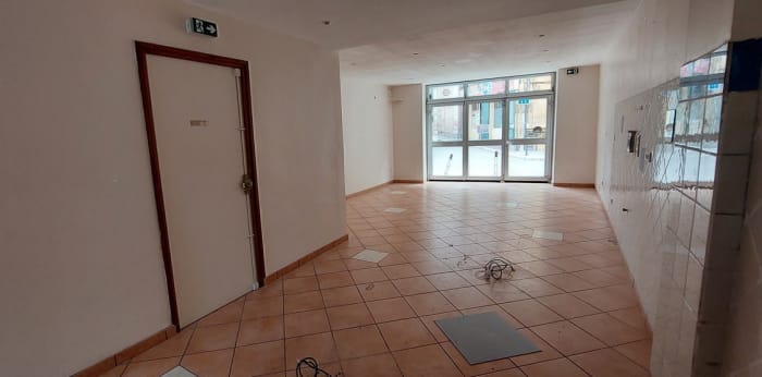 Image 1 sur 4 - Bureaux  ·  Location · Digne Les Bains (04000) · 1 pièce · 62m²