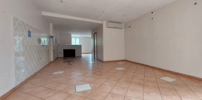Image 2 sur 4 - Bureaux  ·  Location · Digne Les Bains (04000) · 1 pièce · 62m²