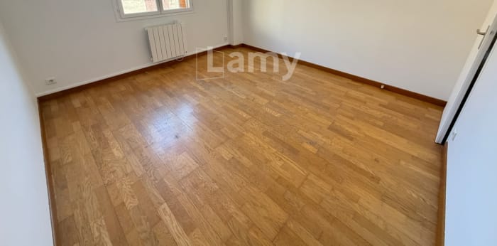 Image 6 sur 9 - Appartement  ·  Location · Villefranche Sur Saone (69400) · 4 pièces · 81m²
