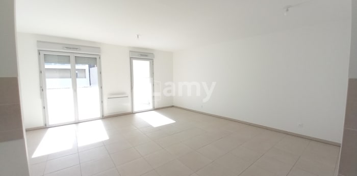 Image 4 sur 10 - Appartement  ·  Location · Marseille (13015) · 3 pièces · 73m²