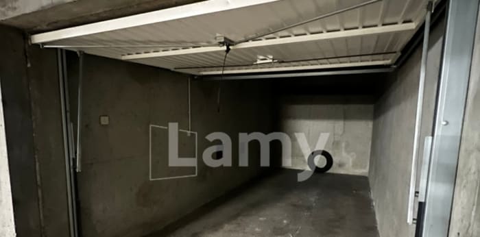 Image 2 sur 3 - Parking/box  ·  Location · Lyon (69007) · 10m²