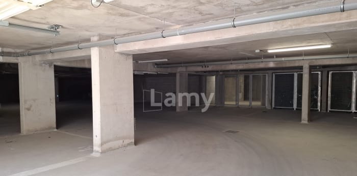 Image 1 sur 3 - Parking/box  ·  Location · Amiens (80000) · 10m²