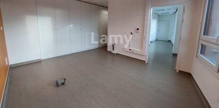 Image 1 sur 10 - Bureaux  ·  Location · Conde Sur L Escaut (59163) · 196m²