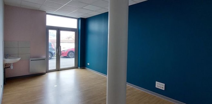 Image 1 sur 6 - Local  ·  Location · Vieux Charmont (25600) · 50m²