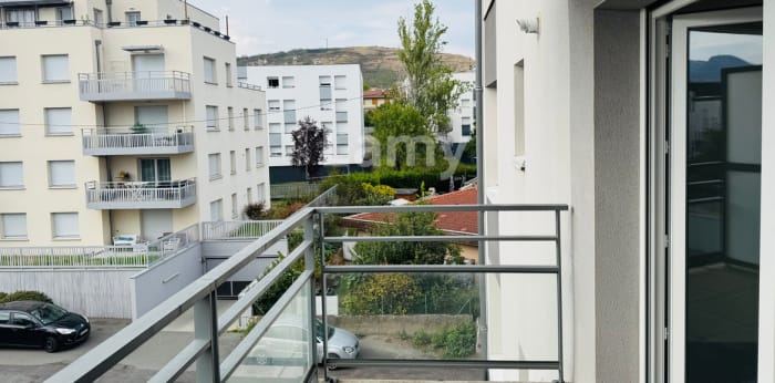 Image 2 sur 6 - Appartement  ·  Location · Clermont Ferrand (63100) · 3 pièces · 61m²