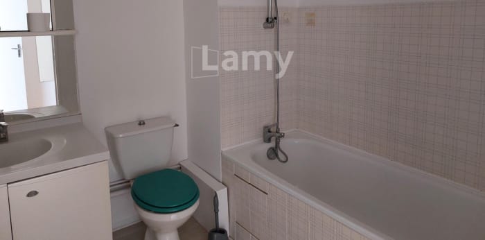 Image 2 sur 8 - Appartement  ·  Location · Besancon (25000) · 2 pièces · 47m²