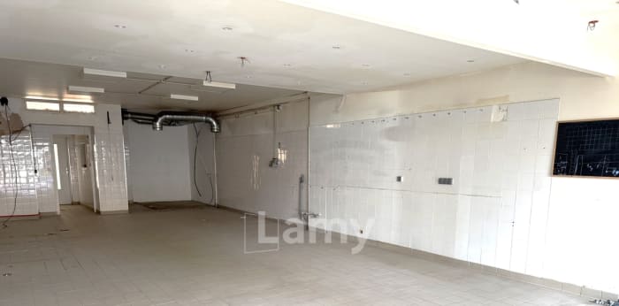 Image 3 sur 5 - Local  ·  Location · Salon De Provence (13300) · 2 pièces · 93m²