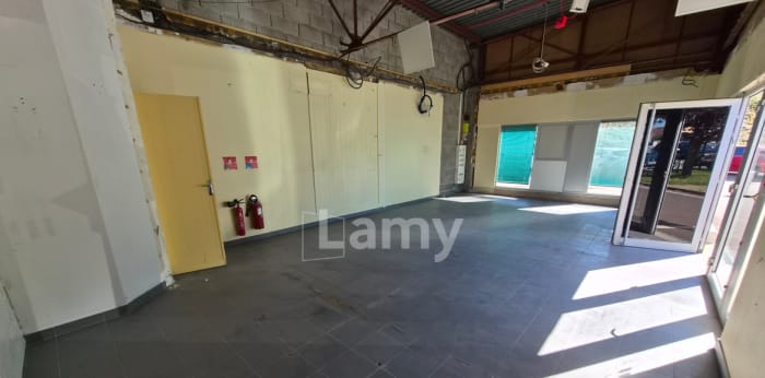 Image 3 sur 4 - Bureaux  ·  Location · St Georges Sur Baulche (89000) · 59m²