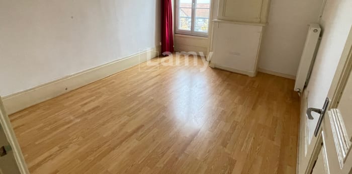 Image 7 sur 9 - Appartement  ·  Location · Villefranche Sur Saone (69400) · 5 pièces · 105m²