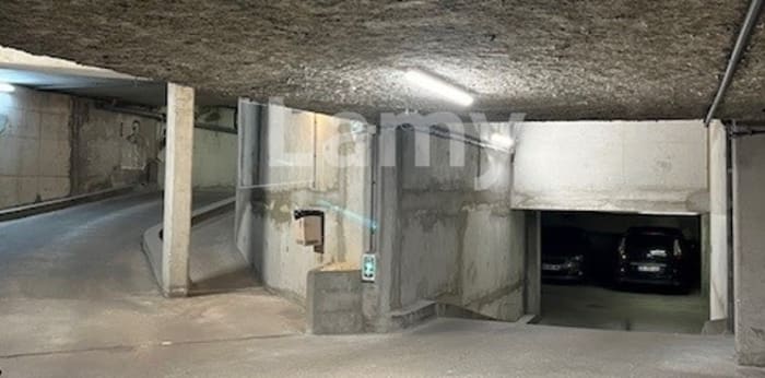 Image 4 sur 4 - Parking/box  ·  Location · Paris (75011) · 8m²