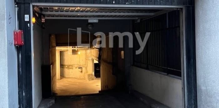 Image 2 sur 4 - Parking/box  ·  Location · Paris (75011) · 8m²