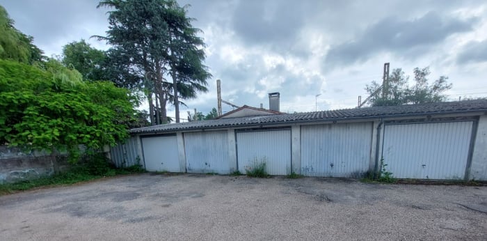 Image 2 sur 2 - Parking/box  ·  Location · Libourne (33500) · 10m²