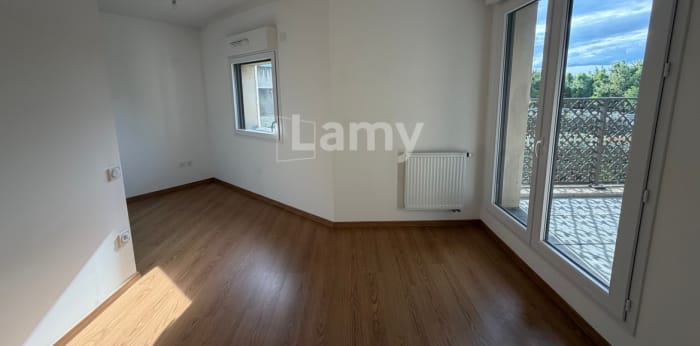 Image 5 sur 8 - Appartement  ·  Location · Cenon (33150) · 3 pièces · 57m²