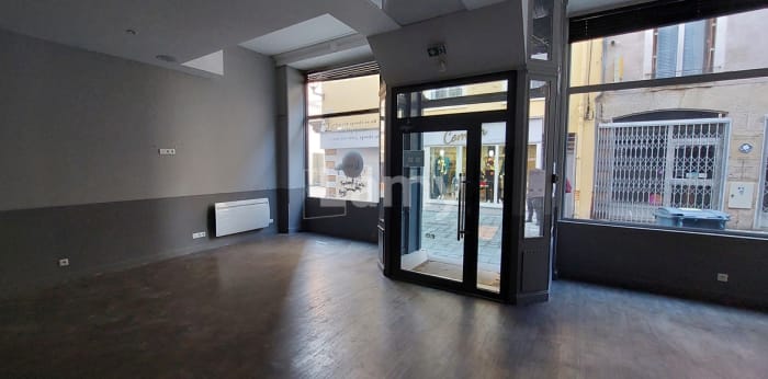 Image 2 sur 6 - Bureaux  ·  Location · Issoire (63500) · 2 pièces · 114m²