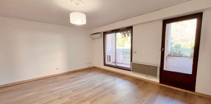 Image 10 sur 16 - Appartement  ·  Location · Aix En Provence (13100) · 1 pièce · 37m²