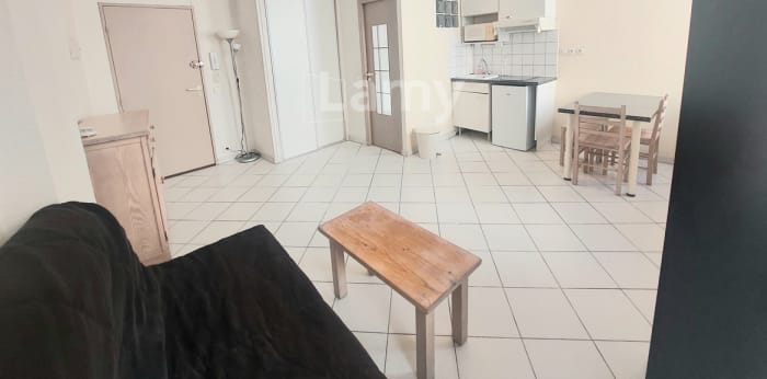 Image 1 sur 8 - Appartement  ·  Location · Aix En Provence (13100) · 1 pièce · 21m²