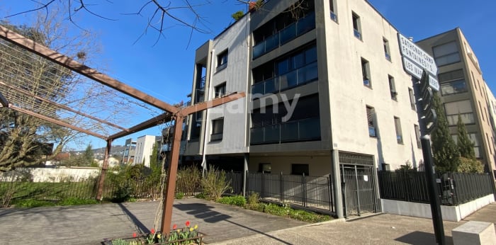 Image 20 sur 28 - Appartement  ·  Location · Caluire Et Cuire (69300) · 5 pièces · 148m²