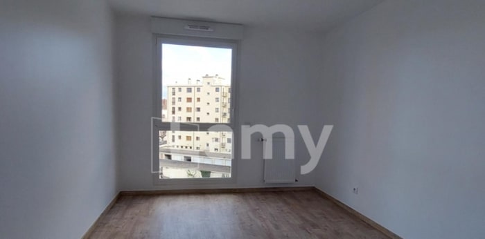 Image 3 sur 5 - Appartement  ·  Location · Thonon Les Bains (74200) · 3 pièces · 66m²