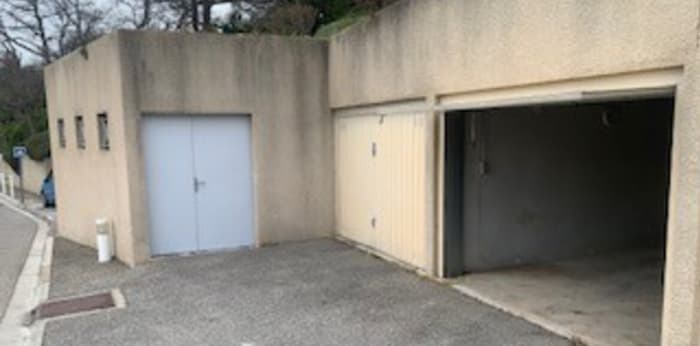 Image 1 sur 4 - Parking/box  ·  Location · Aix En Provence (13090) · 16m²
