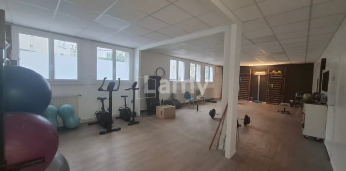 Image 2 sur 3 - Bureaux  ·  Location · Limoges (87000) · 8 pièces · 140m²