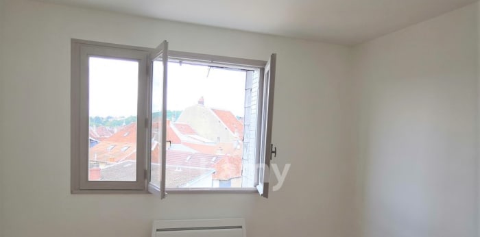 Image 8 sur 8 - Appartement  ·  Location · Lons Le Saunier (39000) · 5 pièces · 120m²
