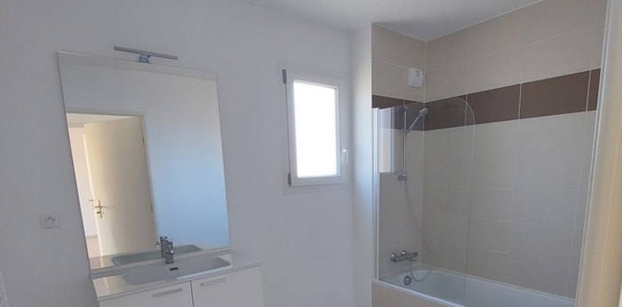 Image 7 sur 7 - Appartement  ·  Location · Le Luc (83340) · 3 pièces · 56m²