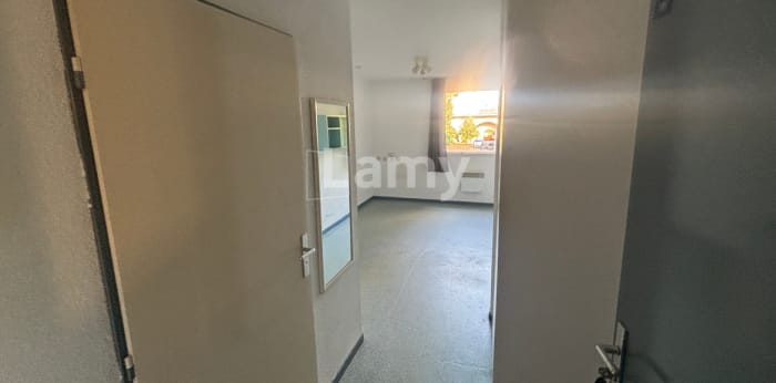 Image 7 sur 9 - Appartement  ·  Location · Dijon (21000) · 1 pièce · 18m²