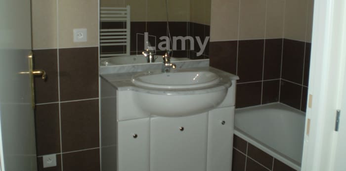Image 5 sur 6 - Appartement  ·  Location · Evian Les Bains (74500) · 2 pièces · 42m²