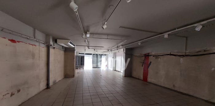 Image 7 sur 9 - Local  ·  Location · Villefranche Sur Saone (69400) · 137m²