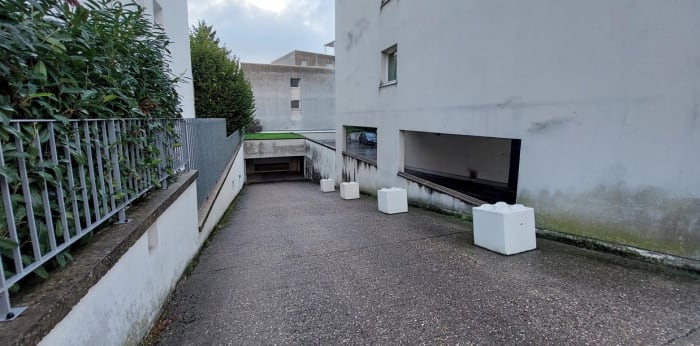 Image 1 sur 4 - Parking/box  ·  Location · Vandoeuvre Les Nancy (54500) · 6m²