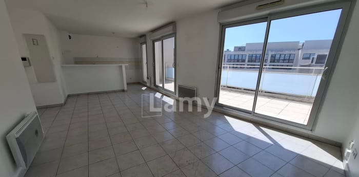 Image 7 sur 12 - Appartement  ·  Location · Marseille (13003) · 3 pièces · 77m²