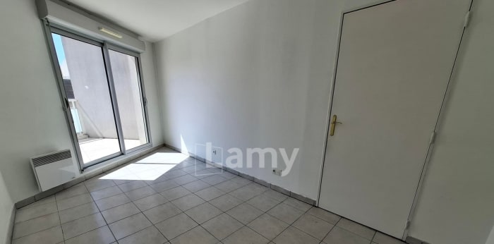 Image 5 sur 12 - Appartement  ·  Location · Marseille (13003) · 3 pièces · 77m²